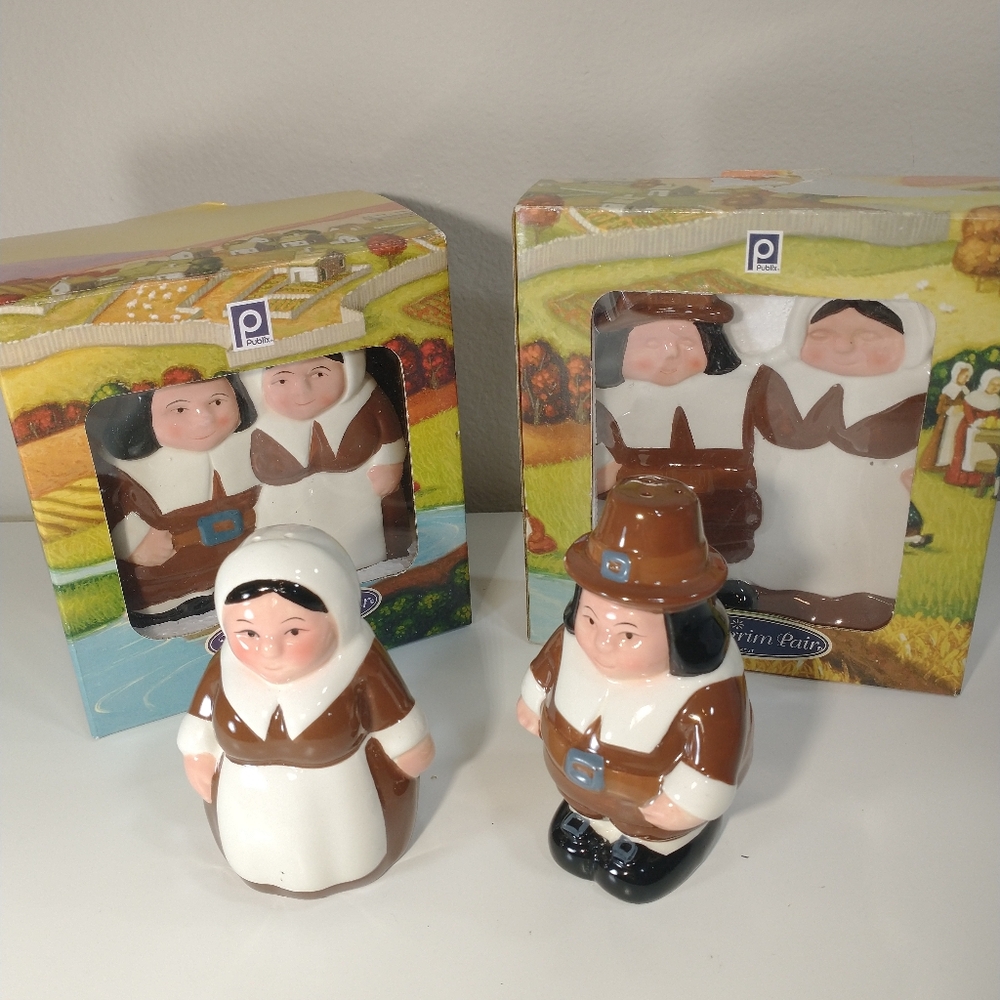 Publix ThePilgrim Thanksgiving Pair Salt,Pepper Shaker,Napkins Holder,Spoon Rest